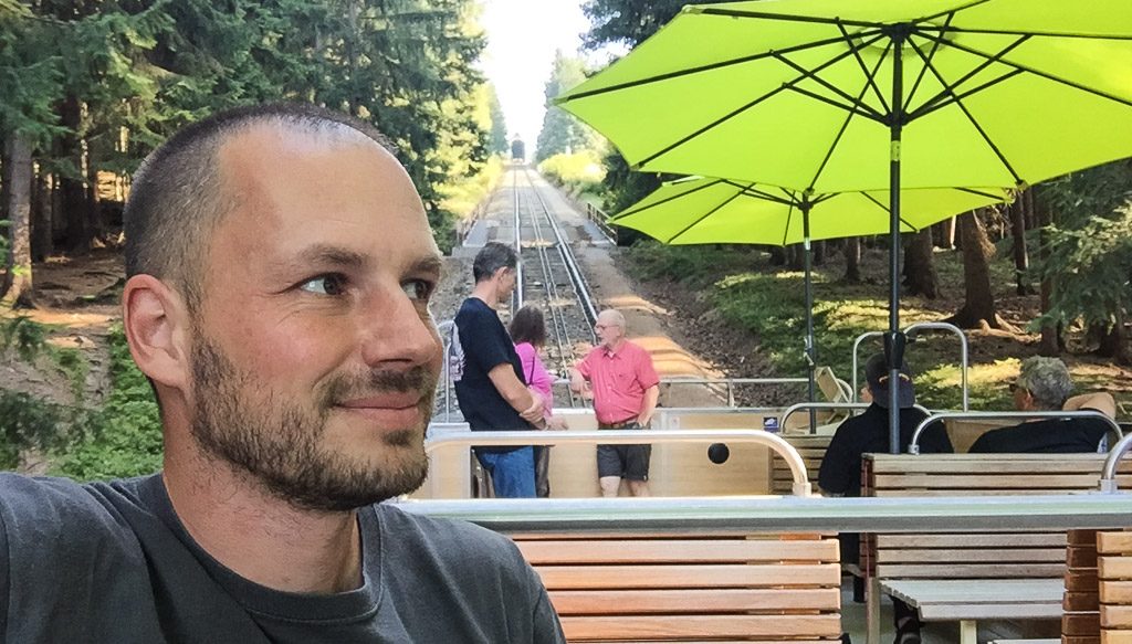 Gerhard Liebenberger im Cabrio der Oberweissbacher Bergbahn