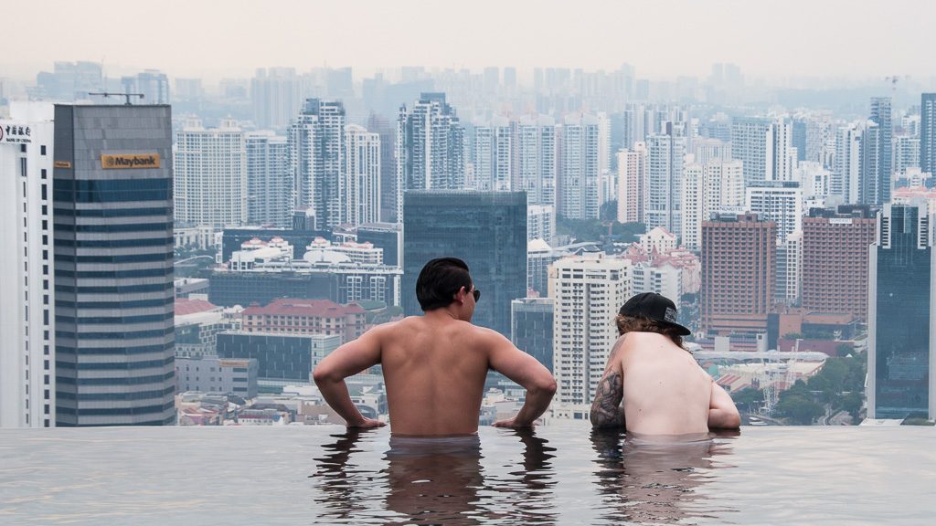 Perfekter Ausblick auf Singapur vom Infinity Pool im Marina Bay Sands Hotel