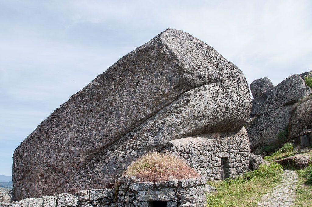 Casa de uma so telha in Monsanto