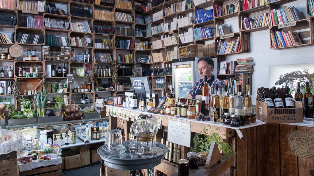 Bio-Markt und Bücherei in Óbidos