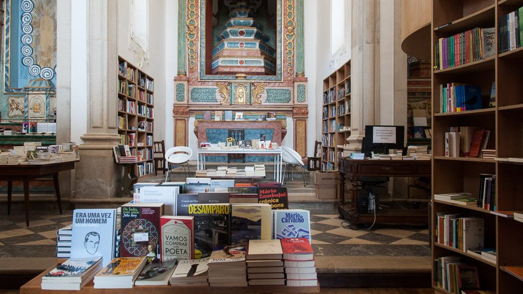 Bücherei in der „Igreja de Santiago“ Kirche in Obidos
