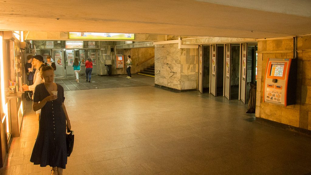 Einkaufspassage und Metro-Zugang in Kiew