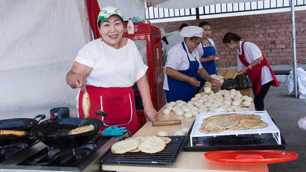 Chuuschuur - beliebtes Fastfood in der Mongolei