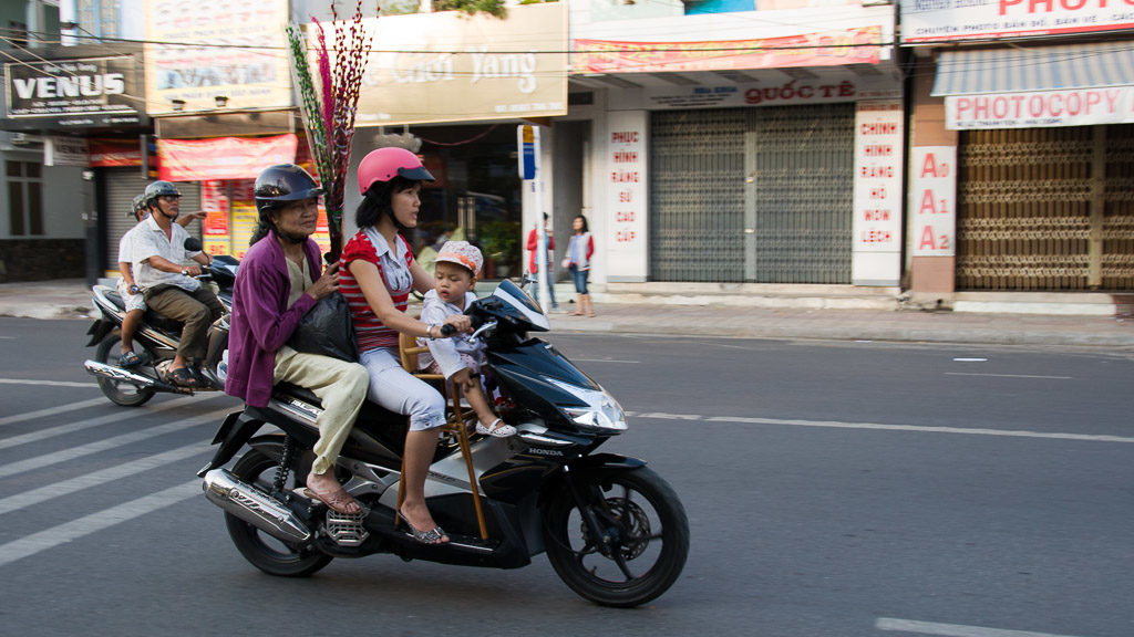 Familie am Moped in Vietnam