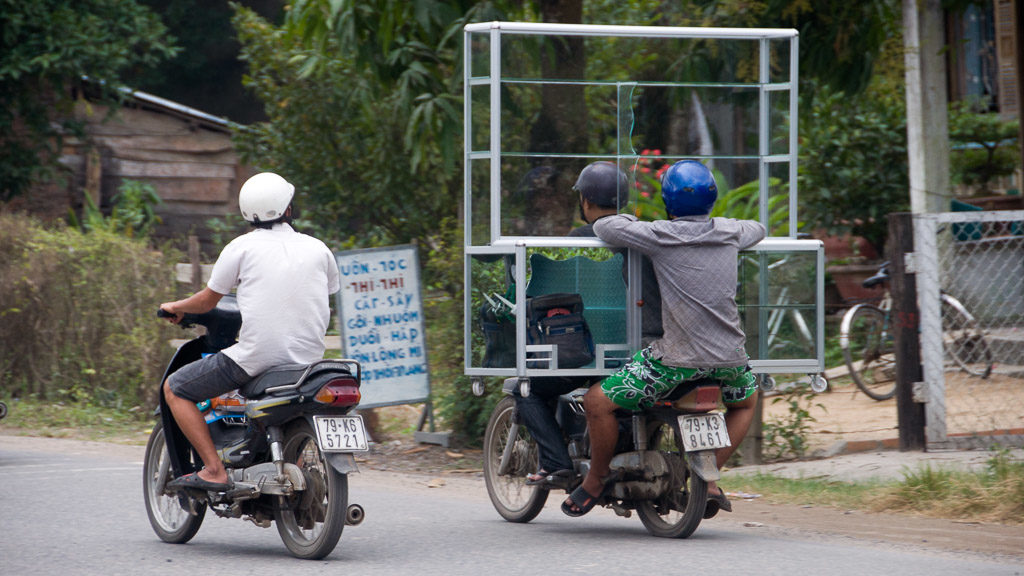 Vollbeladenes Moped in Vietnam