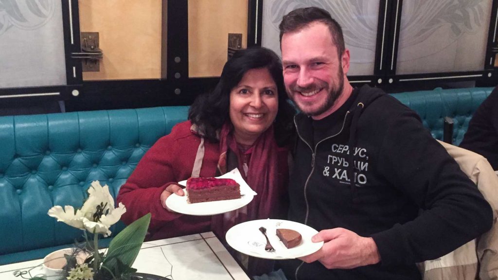 Vibha Jain und Gerhard Liebenberger im Cafe Zauner in Bad Ischl