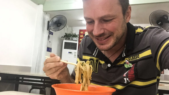 Gerhard Liebenberger in China beim Essen