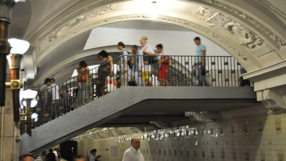 Fußgängerbrücke in der Metro Moskau