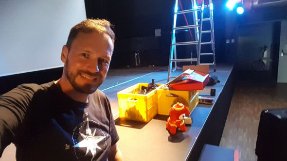 Aufbau bei der Premiere der Transsibirien Reise-Abenteuer Show