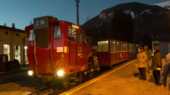 Schafbergbahn im Advent bei Nacht