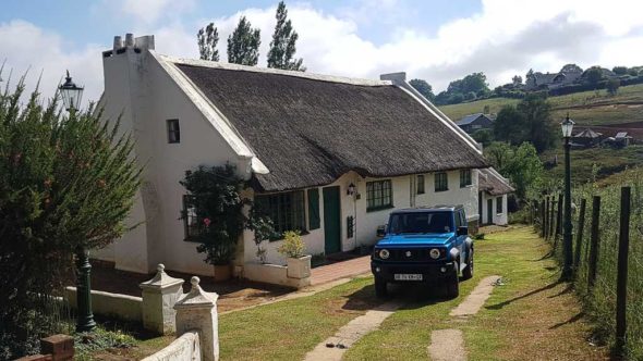 Cottage in Underberg, davor part der Suzuki Jimny