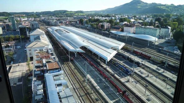 Salzburg Hauptbahnhof von oben