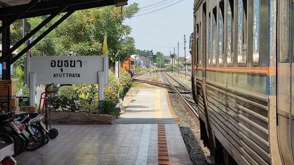 Zug in Ayutthaya