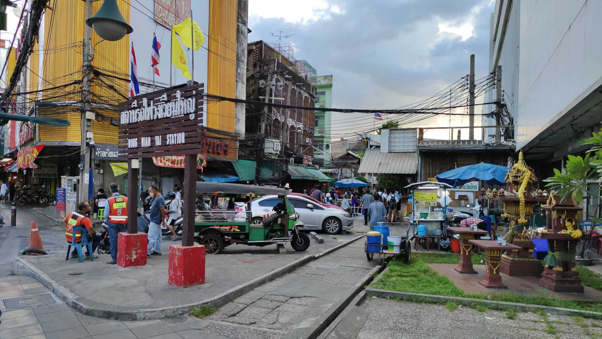 Wongwian Yai Bahnhof Zugang 2022