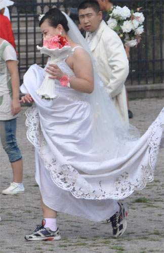 Turnschuhe Zum Brautkleid stressige hochzeitsfotos in qingdao anders reisen Turnschuhe Zum Brautkleid stressige hochzeitsfotos in qingdao anders reisen